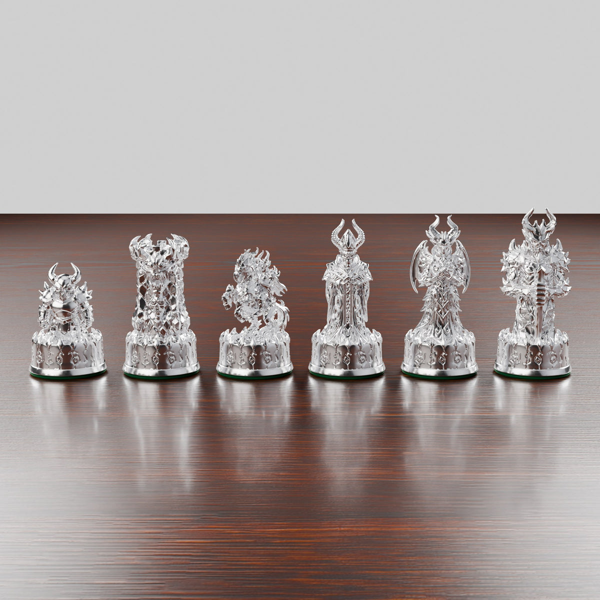 Pièces d'échecs démons finition argent alignées, du pion au roi